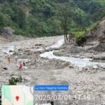 वायरल खबर- जौनपुर ब्लॉक के चिफल्डी गदेरे में लोगों द्वारा जे०सी०बी० से गदेरा पार करने के सम्बन्ध में