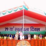 मुख्यमंत्री धामी ने 79वें स्वतंत्रता दिवस के अवसर पर किया राज्य के मुख्य कार्यक्रम में ध्वजारोहण, स्वतंत्रता संग्राम सेनानियों के परिजनों को सम्मानित एवं फोटो प्रदर्शनी का अवलोकन