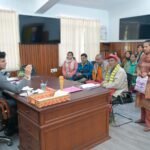 जिलाधिकारी प्रतीक जैन ने सुनीं ग्रामीणों की समस्याएं, त्वरित समाधान के दिए निर्देश