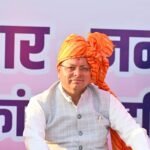 नीलाधारा गंगा तट पर खाट पर चौपाल लगाकर मुख्यमंत्री ने सुनी ग्रामीणों की समस्या