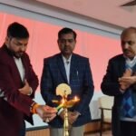 विकास भवन रोशनाबाद के प्रेक्षागृह का दीप प्रज्वलित कर कार्यक्रम का शुभारंभ