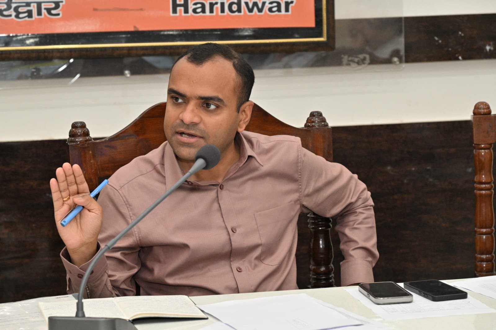 एलपीजी गैस आपूर्ति को लेकर जिलाधिकारी ने की समीक्षा बैठक