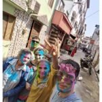 देशभर में आज धूमधाम से रंगो का त्योहार होली मनाया गया