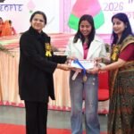 नकारात्मक सोच व्यक्ति के विकास में बाधक होती है