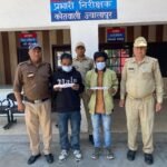 रात के अंधेरे में चाकू लेकर घूम रहे दो संदिग्ध को पुलिस ने दबोचा