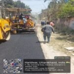 चारधाम यात्रा के दृष्टिगत सिवरेज के लिए खोदी गई सड़कों को त्वरित गति से ठीक करने के लिए दिन- रात किया जा रहा है निमार्ण कार्य