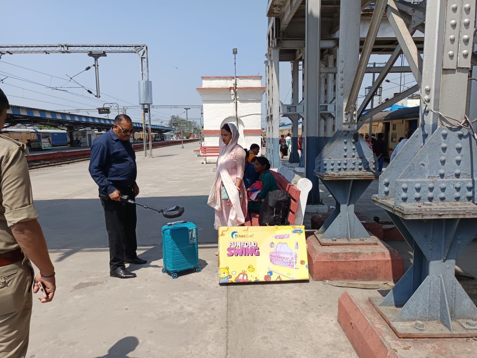 SSP हरिद्वार के निर्देश पर BDS टीम का रेलवे स्टेशन लक्सर पर सघन चैकिंग अभियान