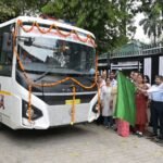 अब बस से स्कूल आएंगे अपने आधुनिक इंटेसिव केयर संेटर के बच्चे; एक बस व इंटेंसिव केयर सेंटर में नव निर्मित डॉरमेट्री का डीएम ने किया उद्घाटन