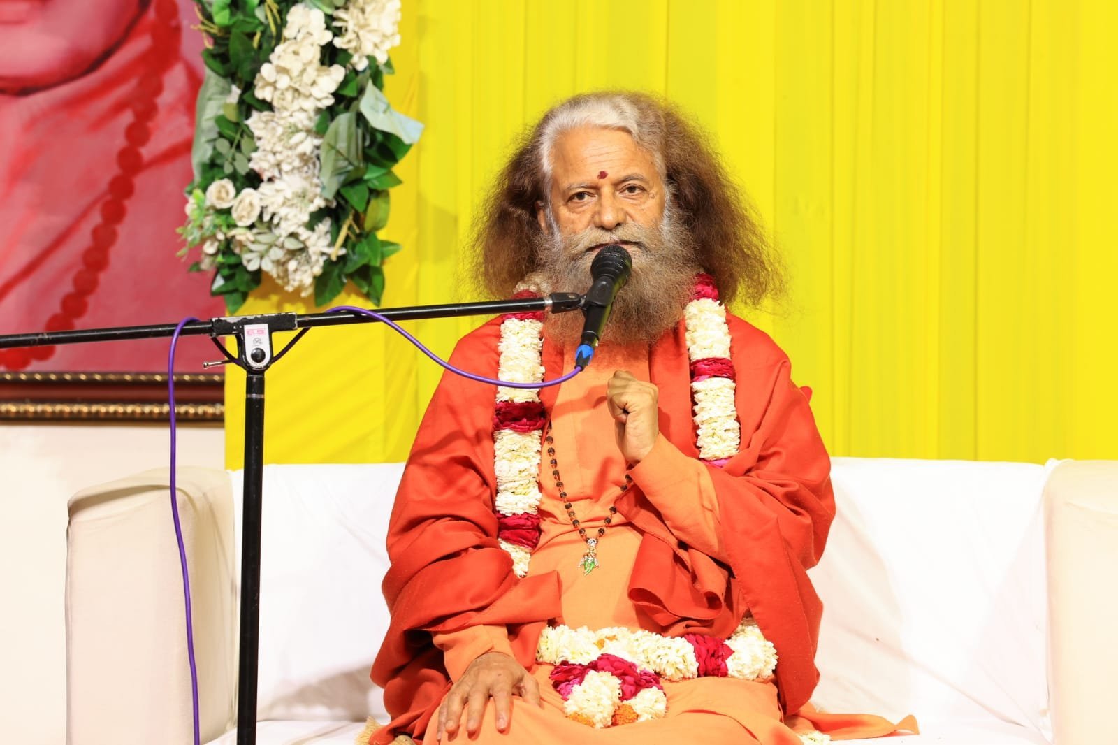 एक स्वस्थ राष्ट्र का निर्माण तभी संभव है जब स्वास्थ्य सेवाएँ सभी के लिए सुलभ और सशक्त हों