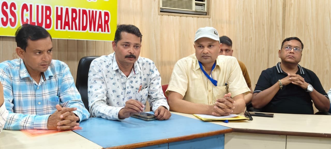 कर्मचारियों ने की पुरानी पेंशन योजना बहाल करने की मांग