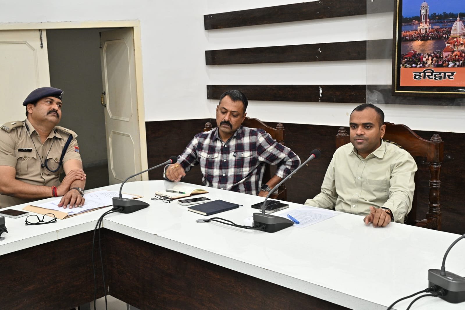 चारधाम यात्रा को सुगम, सुव्यवस्थित एवं सुरक्षित यात्रा संचालित करने के लिए जिलाधिकारी ने की तैयारियों की समीक्षा बैठक
