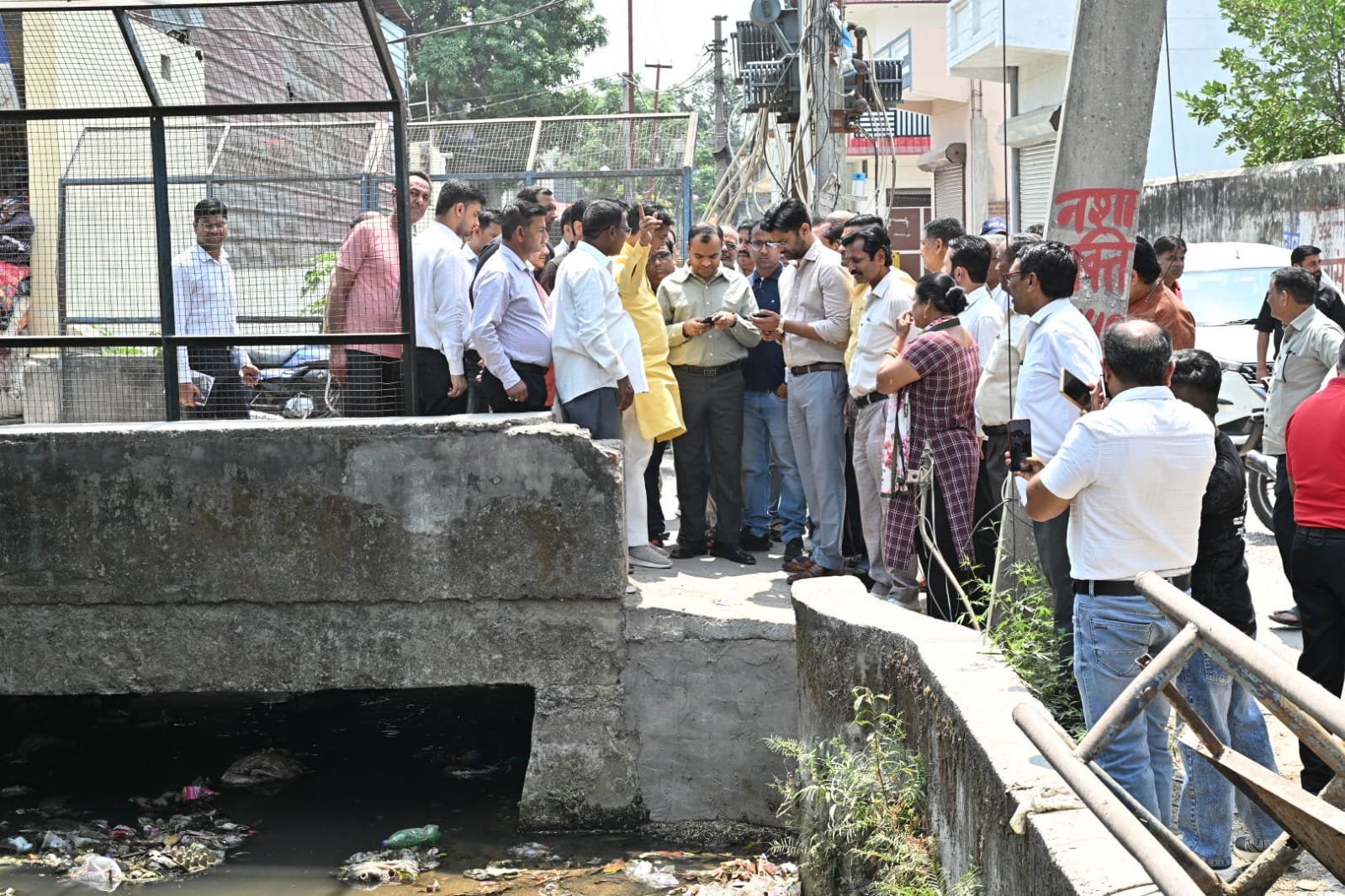 जिलाधिकारी जीरो ग्राउंड पर पहुंचकर सफाई व्यवस्था एवं अतिक्रमण का लिया जायजा