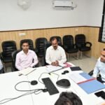 डिजिटल क्रॉप सर्वे (डीसीएस) की धीमी प्रगति पर जिलाधिकारी मयूर दीक्षित ने नाराजगी व्यक्त की