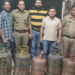 डीएम के निर्देशन में आज देर शाम काली बस्ती सहस्त्रधारा रोड पर छापेमारी; 7 सिलेंडर जब्त