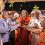 परमार्थ गंगा आरती में स्वर साम्राज्ञी आशा भोसले जी को अर्पित की भावपूर्ण श्रद्धांजलि