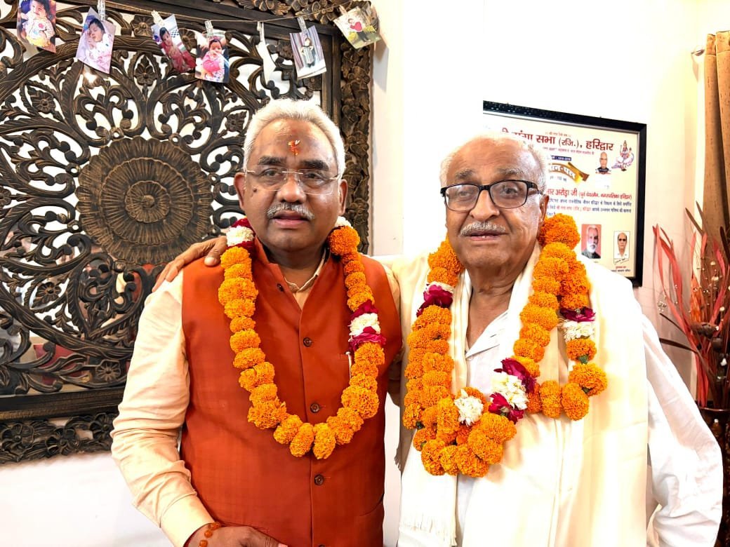 भाजपा के स्थापना दिवस  पर जनसंघ के समय के वरिष्ठ नेता पूर्व पालिकाध्यक्ष अध्यक्ष राजकुमार अरोड़ा को कैबिनेट मंत्री मदन कौशिक ने किया सम्मानित