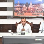 मां गंगा को स्वच्छ एवं निर्मल रखने के लिए किसी भी दशा में नालियों एवं गद्दारों का गंदा पानी गंगा नदी में न जाए : जिलाधिकारी