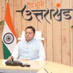 मुख्यमंत्री धामी मुख्यमंत्री आवास में प्रधानमंत्री श्री नरेन्द्र मोदी के नारी शक्ति वंदन अधिनियम पर दिए जा रहे संबोधन को सुन रहे हैं