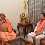 मुख्यमंत्री ने हरिद्वार के कनखल स्थित जगतगुरु आश्रम पहुंचकर जगद्गुरु शंकराचार्य स्वामी राजराजेश्वराश्रम महाराज से भेंट कर उनका आशीर्वाद प्राप्त किया