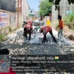 चारधाम यात्रा के दृष्टिगत सिवरेज के लिए खोदी गई सड़कों को त्वरित गति से ठीक करने के लिए दिन- रात किया जा रहा है निमार्ण कार्य