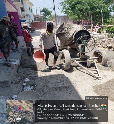 चारधाम यात्रा के दृष्टिगत सिवरेज के लिए खोदी गई सड़कों को त्वरित गति से ठीक करने के लिए दिन- रात किया जा रहा है निमार्ण कार्य