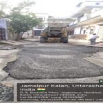 चारधाम यात्रा के दृष्टिगत सिवरेज के लिए खोदी गई सड़कों को त्वरित गति से ठीक करने के लिए दिन- रात किया जा रहा है निमार्ण कार्य