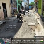 चारधाम यात्रा के दृष्टिगत सिवरेज के लिए खोदी गई सड़कों को त्वरित गति से ठीक करने के लिए दिन- रात किया जा रहा है निमार्ण कार्य