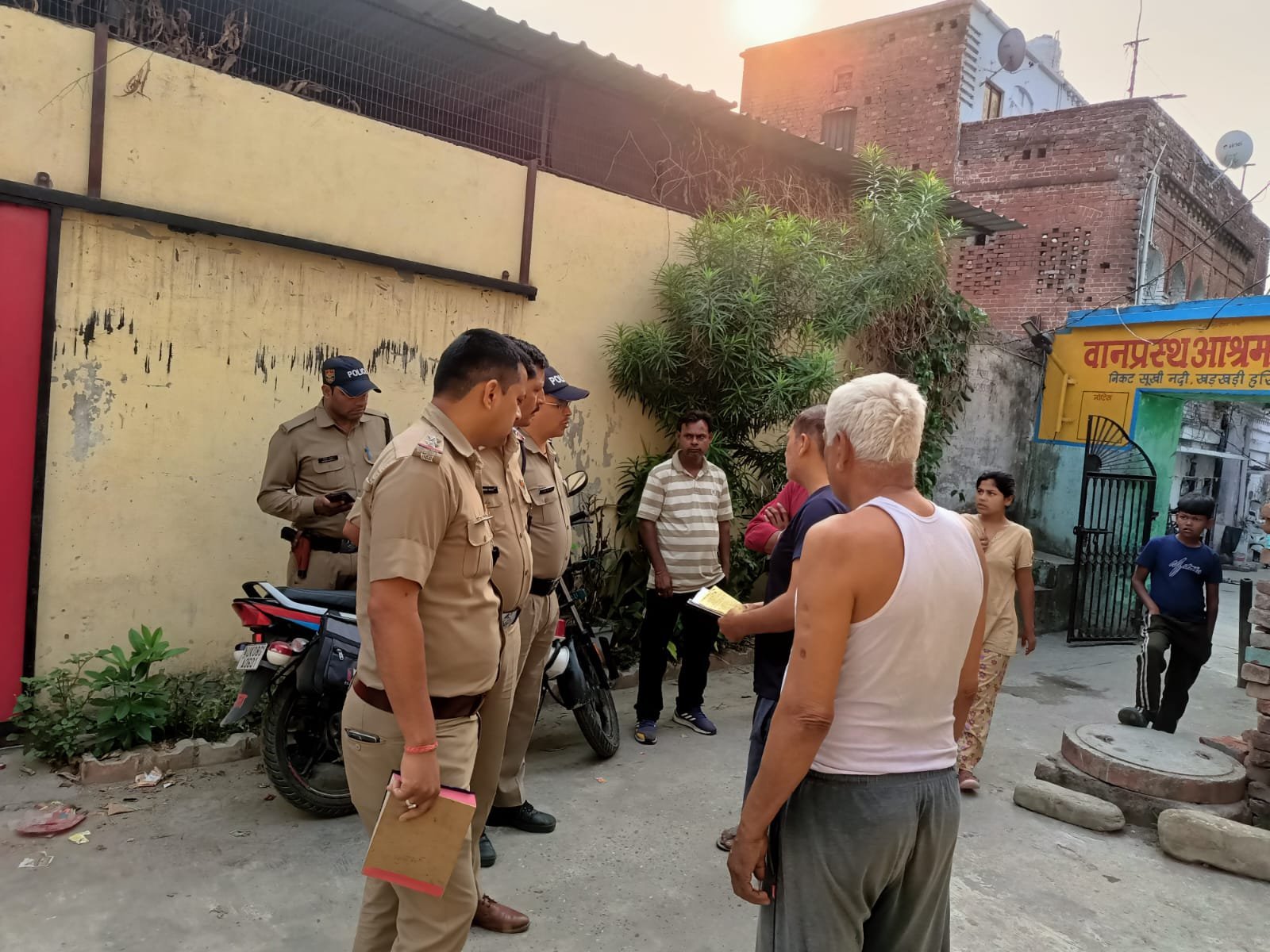 आँपरेशन प्रहार के तहत हरिद्वार पुलिस द्वारा आज रविवार प्रातः काल चलाया सत्यापन अभियान