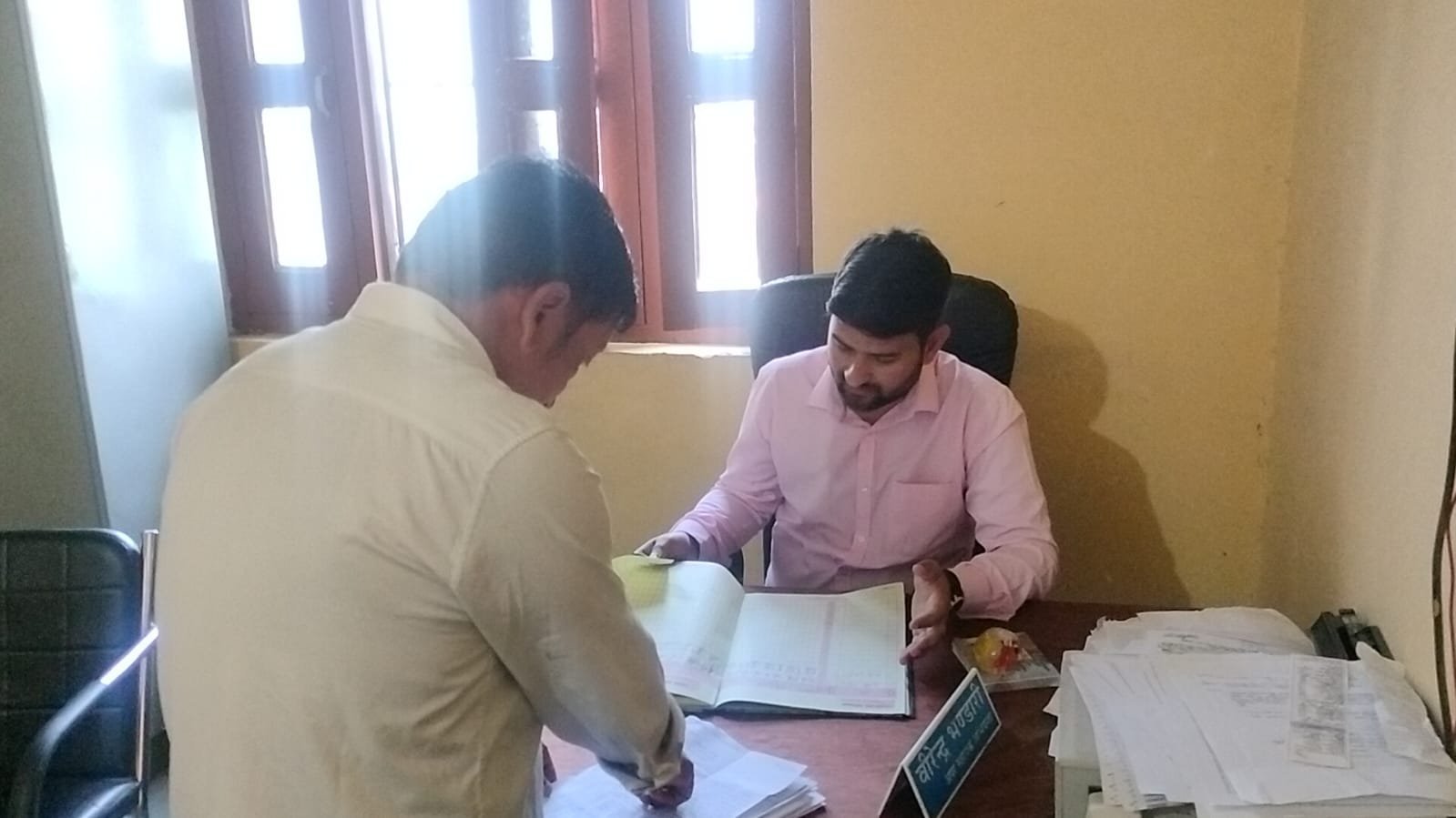 उपजिलाधिकारी ऊखीमठ ने जल संस्थान इकाई कार्यालय का किया निरीक्षण, शिकायत निस्तारण में देरी पर जताई नाराजगी