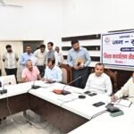 जनपद वासियों की समस्याओं को त्वरित निस्तारण के उदेश्य से जिलाधिकारी की अध्यक्षता में प्रत्येक सोमवार को आयोजित किया जा रहा है जन सुनवाई कार्यक्रम