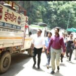 जिलाधिकारी विशाल मिश्रा पहुंचे ग्राउंड जीरो, यात्रा व्यवस्थाओं का लिया जायजा