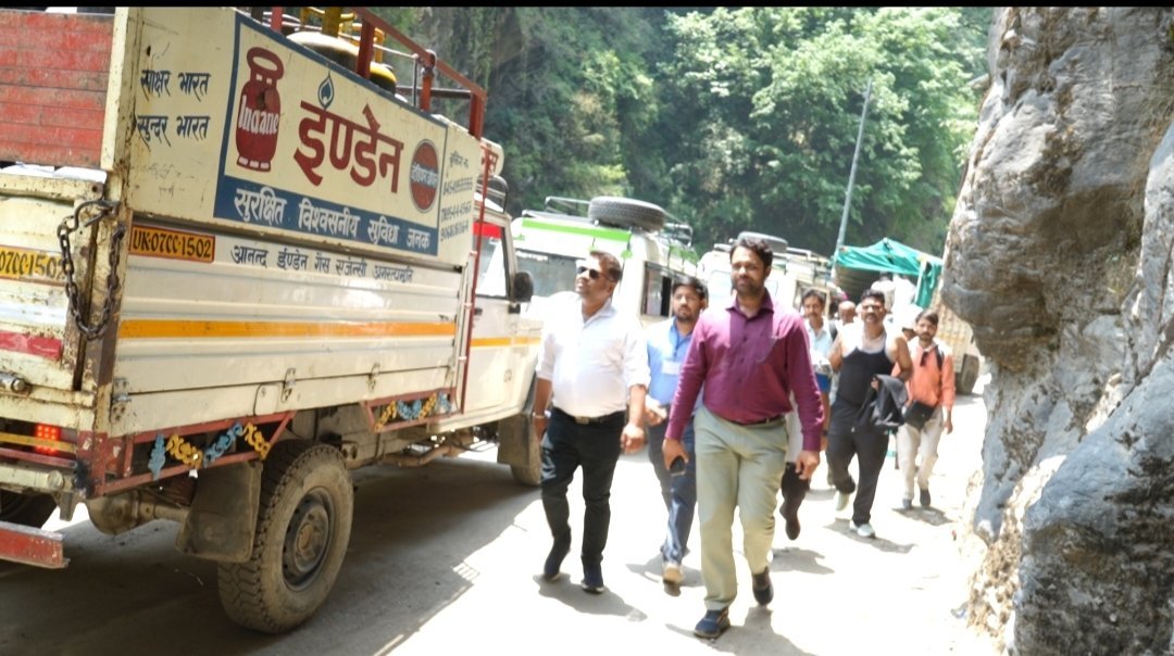 जिलाधिकारी विशाल मिश्रा पहुंचे ग्राउंड जीरो, यात्रा व्यवस्थाओं का लिया जायजा