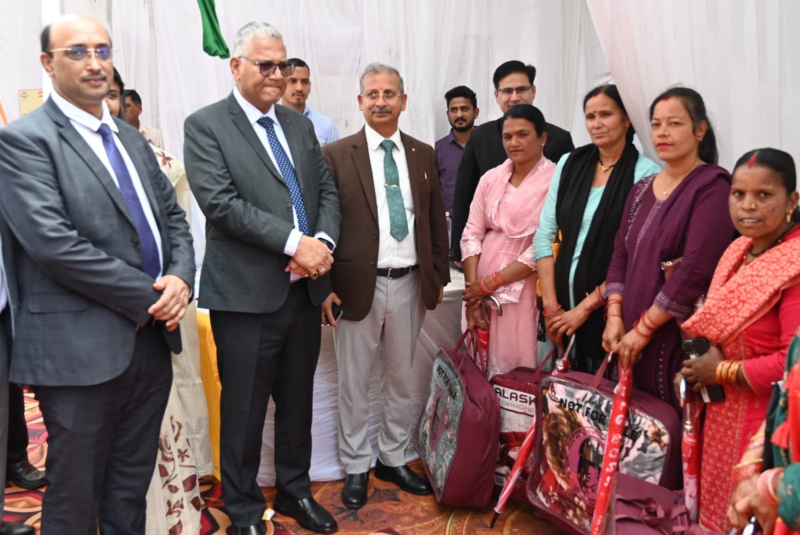 नई टिहरी में बहुउद्देशीय विधिक सेवा शिविर आयोजित, न्यायमूर्तियों ने आमजन को किया जागरूक