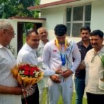 बीच एशियाई गेम्स में रजत पदक विजेता यथार्थ देशलाल को जिलाधिकारी मयूर दीक्षित ने किया सम्मानित