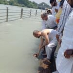 भाजपा की वरिष्ठ नेता पूर्व सांसद रीता जोशी बहुगुणा के पति पूरन चंद्र जोशी की अस्थियां गंगा में प्रवाहित