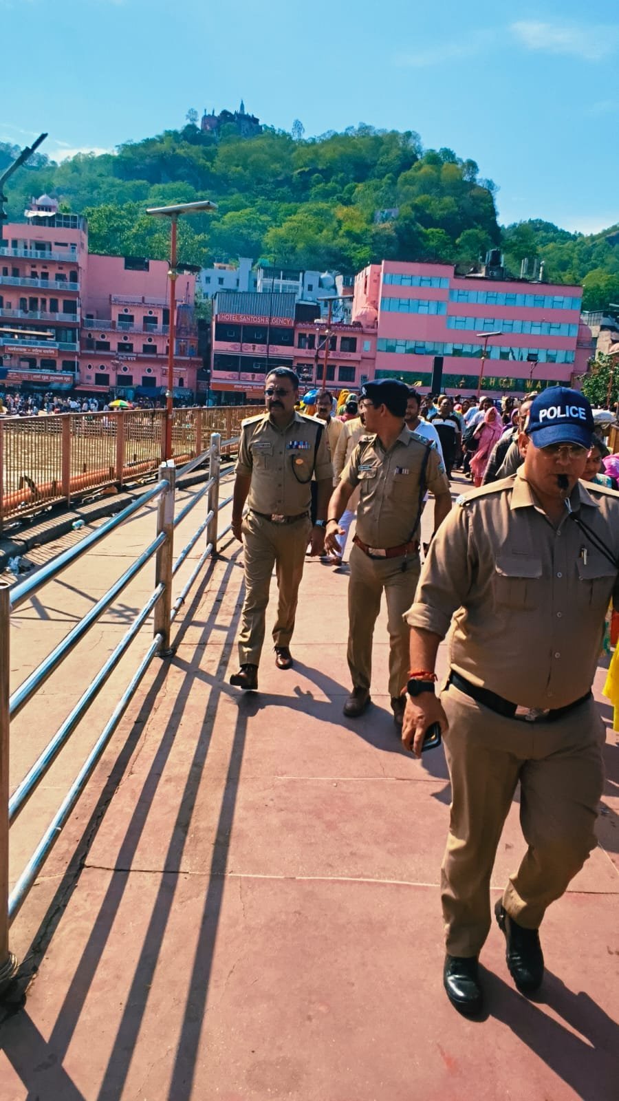 वीकेंड की भारी भीड़ के बीच कप्तान नवनीत सिंह ने संभाला मोर्चा