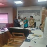 सड़क सुरक्षा समिति की बैठक सम्पन्न, “राहवीर योजना” के तहत अनन्त राम अन्थवाल सम्मानित