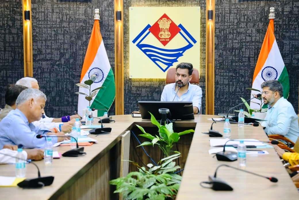 त्रिवेणी घाट से गंगा कॉरिडोर तक: अर्द्धकुंभ-2027 की परियोजनाओं पर डीएम ने की विस्तृत समीक्षा