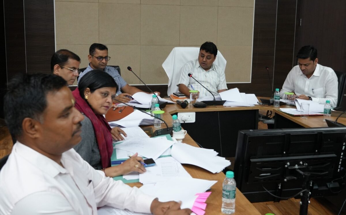 जिला निर्वाचन अधिकारी रूद्रपुर ने की एसआईआर कार्यक्रम की समीक्षा
