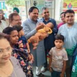 रुद्रपुर में जन प्रतिनिधियों, स्वास्थ्य विभाग के वरिष्ठ अधिकारियों, कर्मचारियों द्वारा पल्स पोलियो अभियान का शुभारंभ