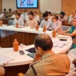 मेला प्रशासन के साथ साधु संतों की बैठक, निरंजनी गुट वाले अखाड़ा परिषद के साधु संतों ने किया बैठक का बहिष्कार