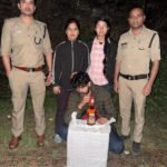 अवैध शराब तस्करी पर कसा शिकंजा, तीन तस्कर गिरफ्तार, 61 बोतल अंग्रेजी शराब बरामद