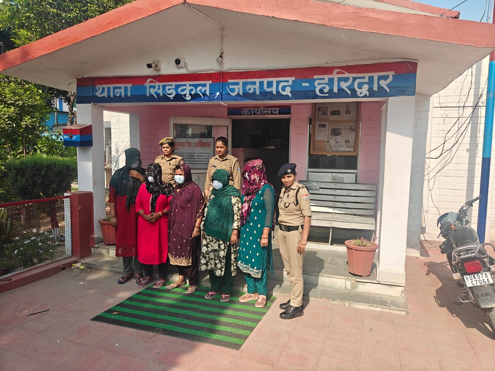 अश्लील हरकतों पर हरिद्वार पुलिस का प्रहार