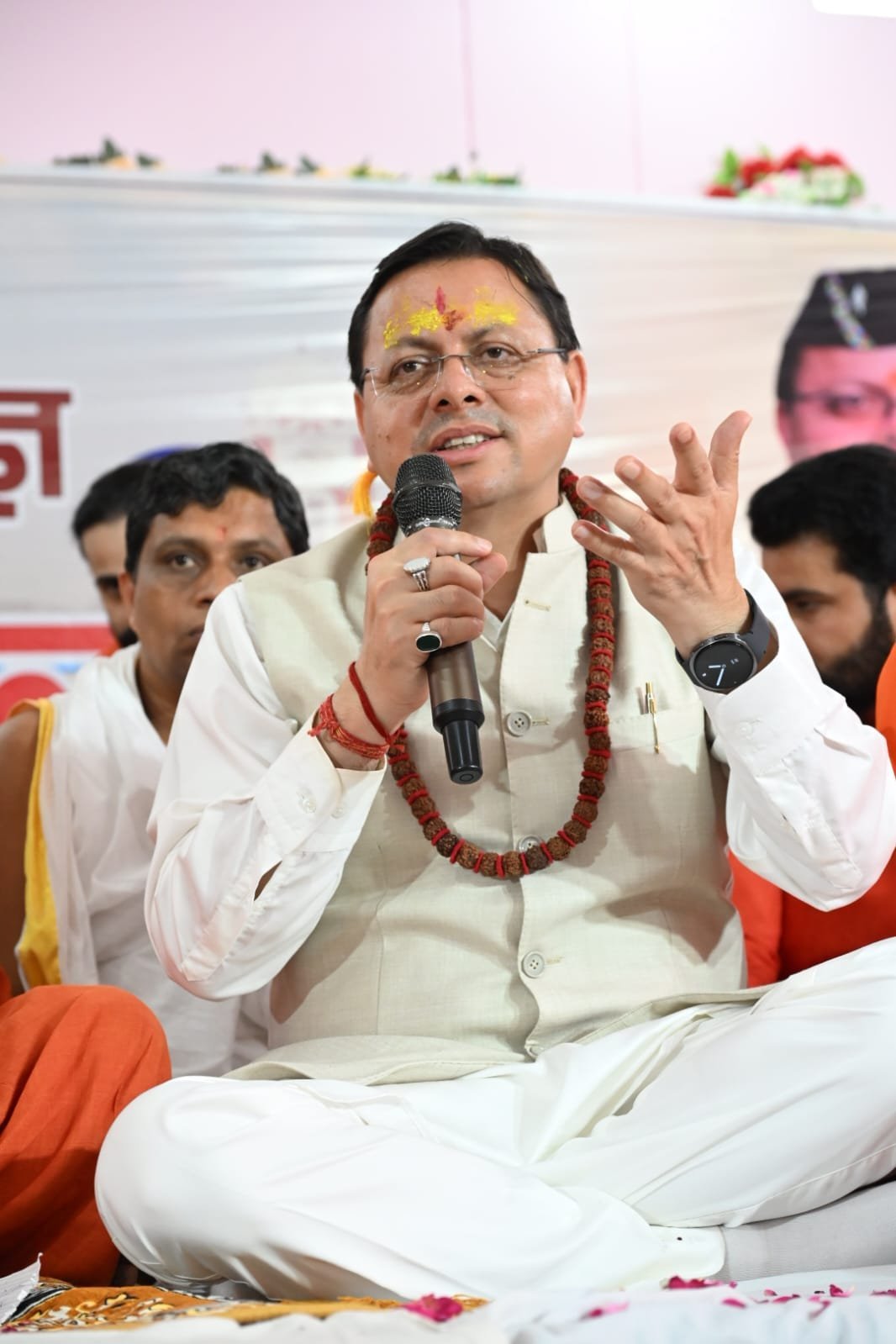 इतिहास में संतों एवं मनीषियों ने समाज को मार्गदर्शन देने के साथ राष्ट्र निर्माण में भी महत्वपूर्ण भूमिका निभाई: धामी