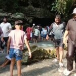 गढ़ी कैंट स्थित गुचुपानी में पर्यटकों का लगा जमावड़ा, ठंडे पानी से मिटा रहे थकान