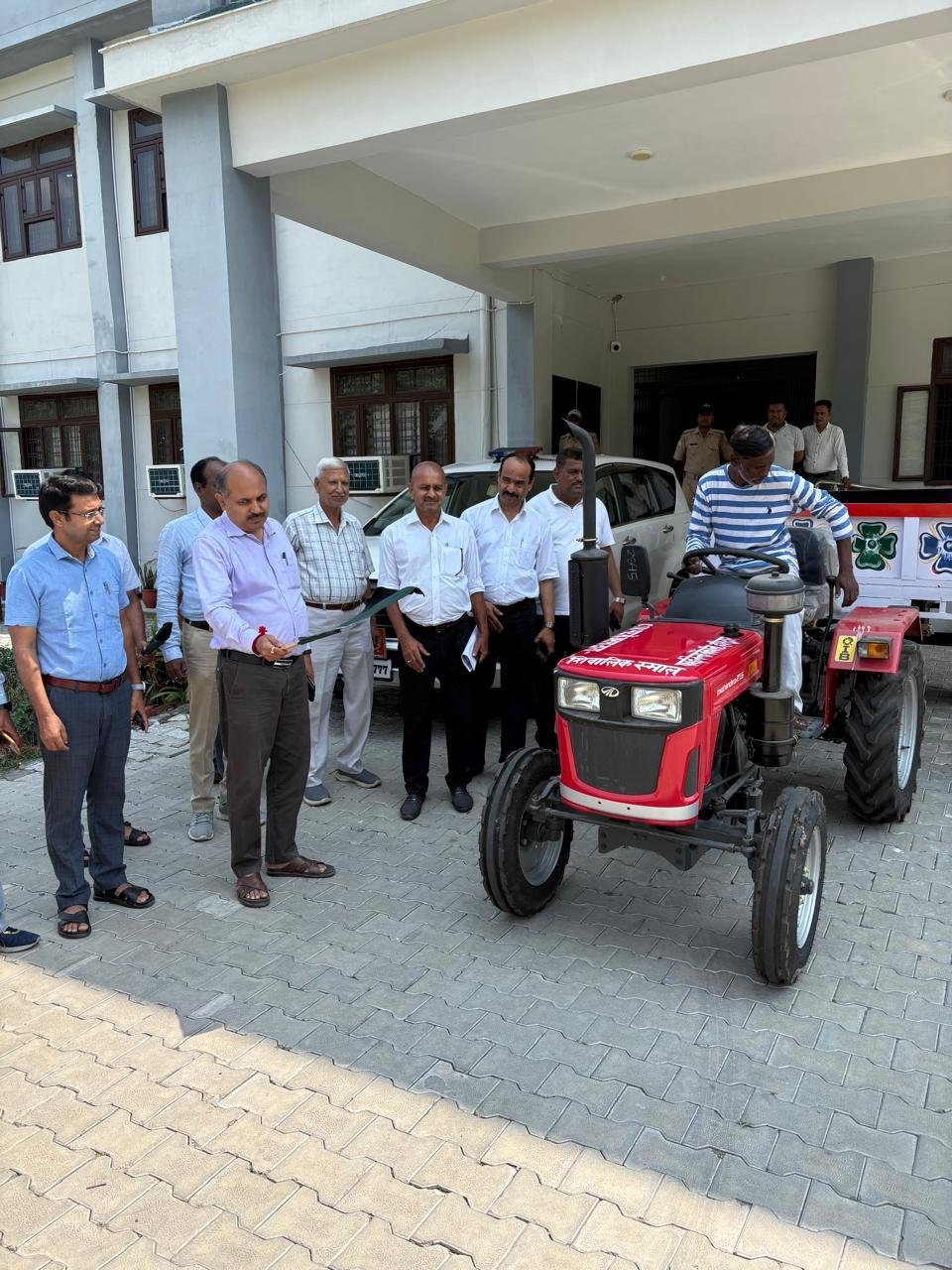 जनपद में जिलाधिकारी मयूर दीक्षित के निर्देशन में चलाए जा रहे स्वच्छता अभियान को मिलेगी और गति