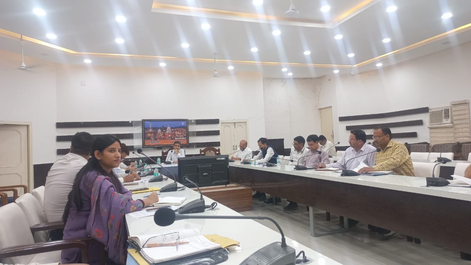 जिला गंगा समिति की 74वीं बैठक सम्पन्न, गंगा संरक्षण एवं घाटों से अतिक्रमण हटाने के दिए निर्देश
