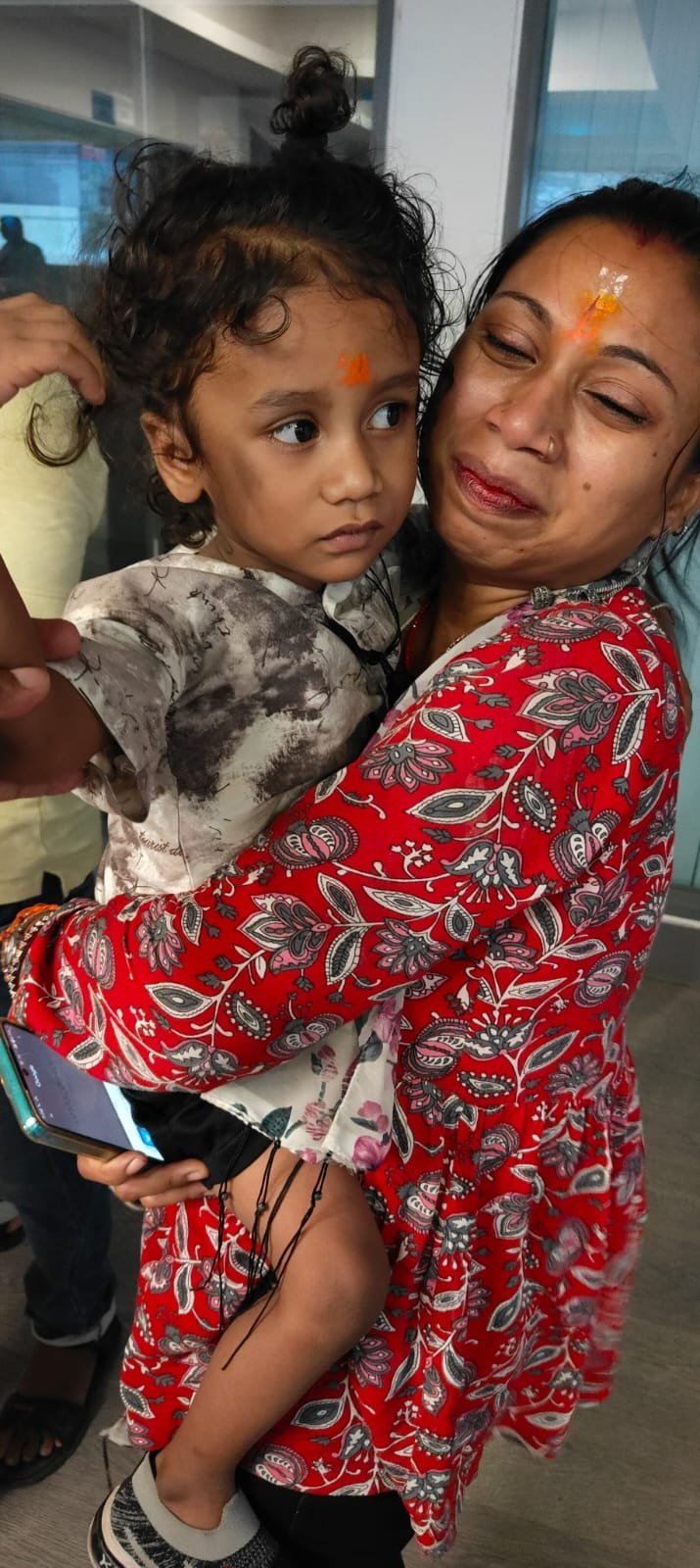 बच्चा खोने से परेशान मां के लिए खाकी के जवान लाये खुशी के पल