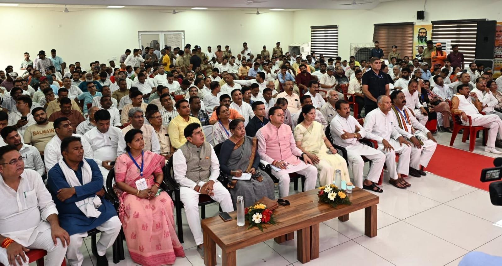 भाजपा कार्यालय पहुंचे मुख्यमंत्री , प्रधानमंत्री के मन की बात आनलाइन वर्चुअल कार्यक्रम में किया प्रतिभाग