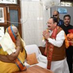 मुख्यमंत्री एवं केंद्रीय मंत्री ने श्रद्धेया शैलदीदी को अंगवस्त्र भेंट कर सम्मानित किया तथा उनका आशीर्वाद प्राप्त किया